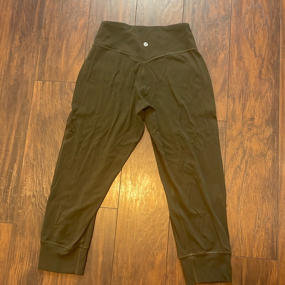 Lululemon Women’s Yoga Align High-Rise Joggers, Size 6, Olive Green, Cropped